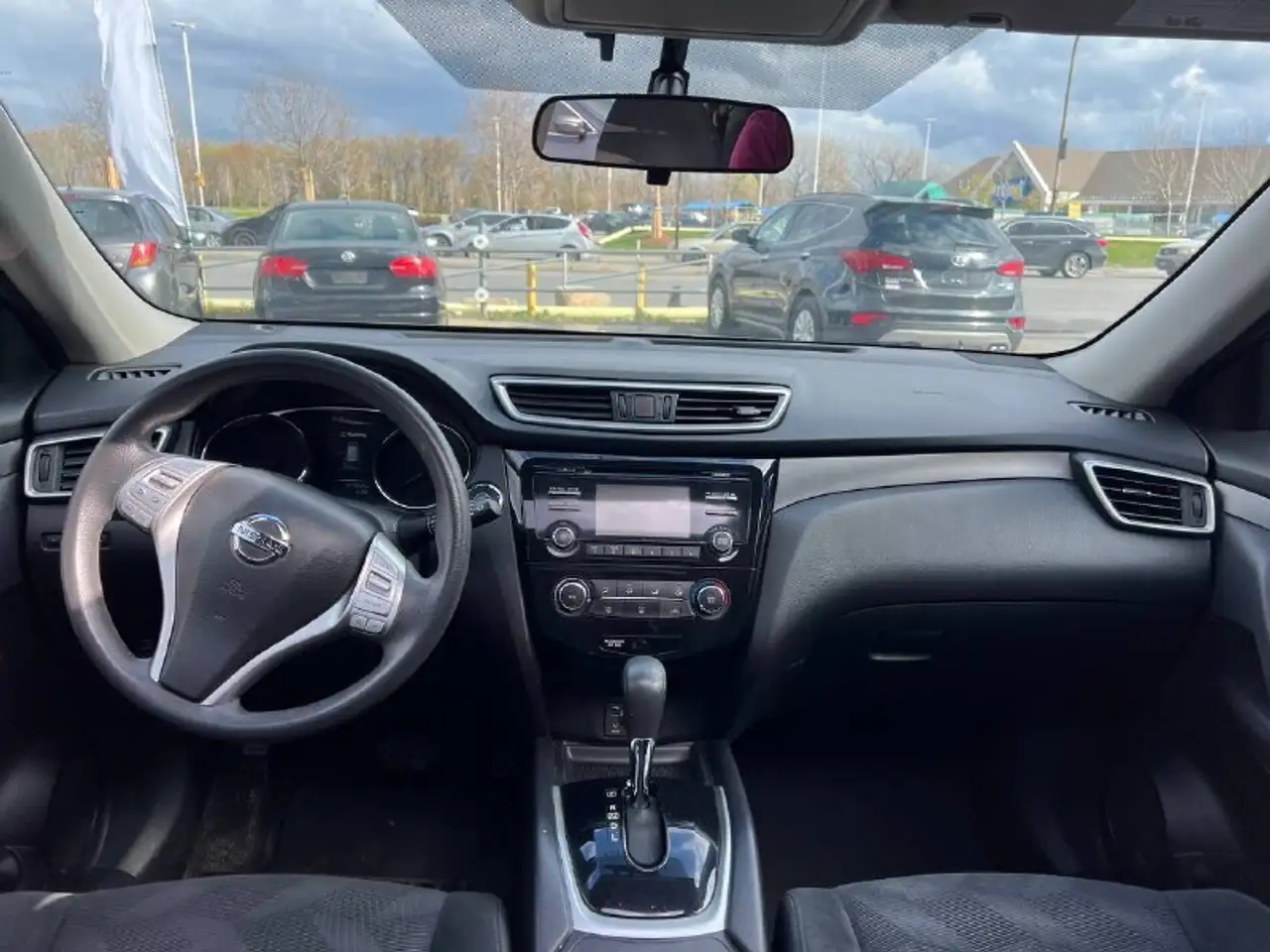 Nissan Rogue снимка Nissan Rogue