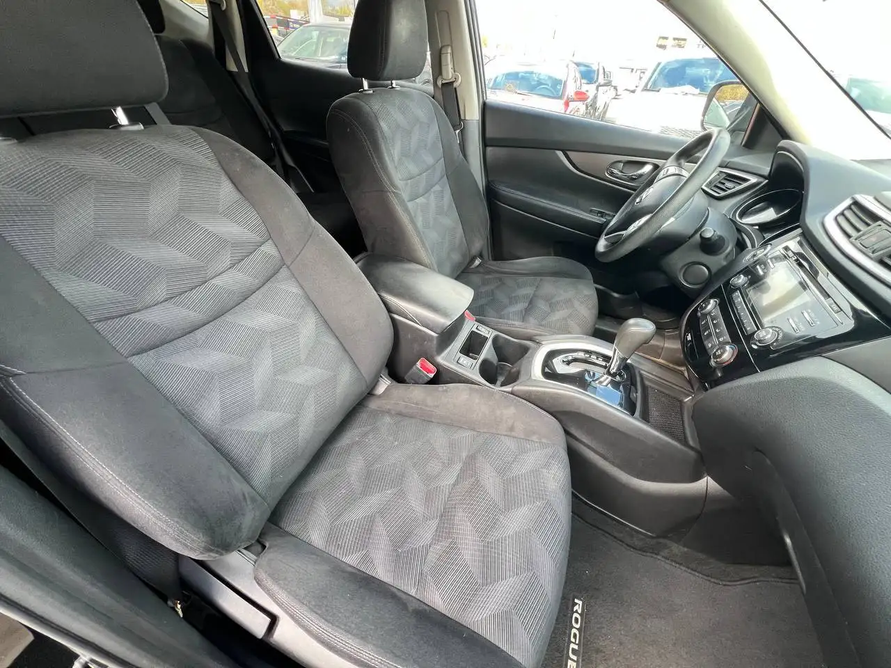 Nissan Rogue снимка Nissan Rogue
