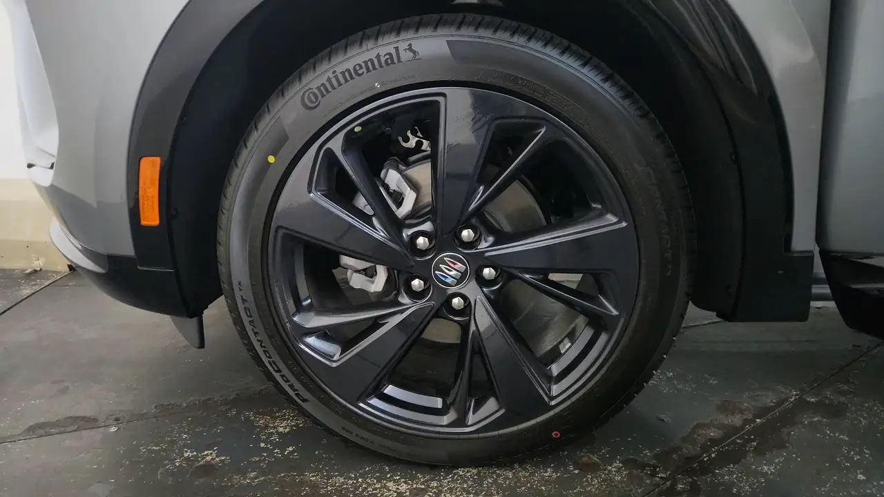 Buick Envision photo Buick Envision