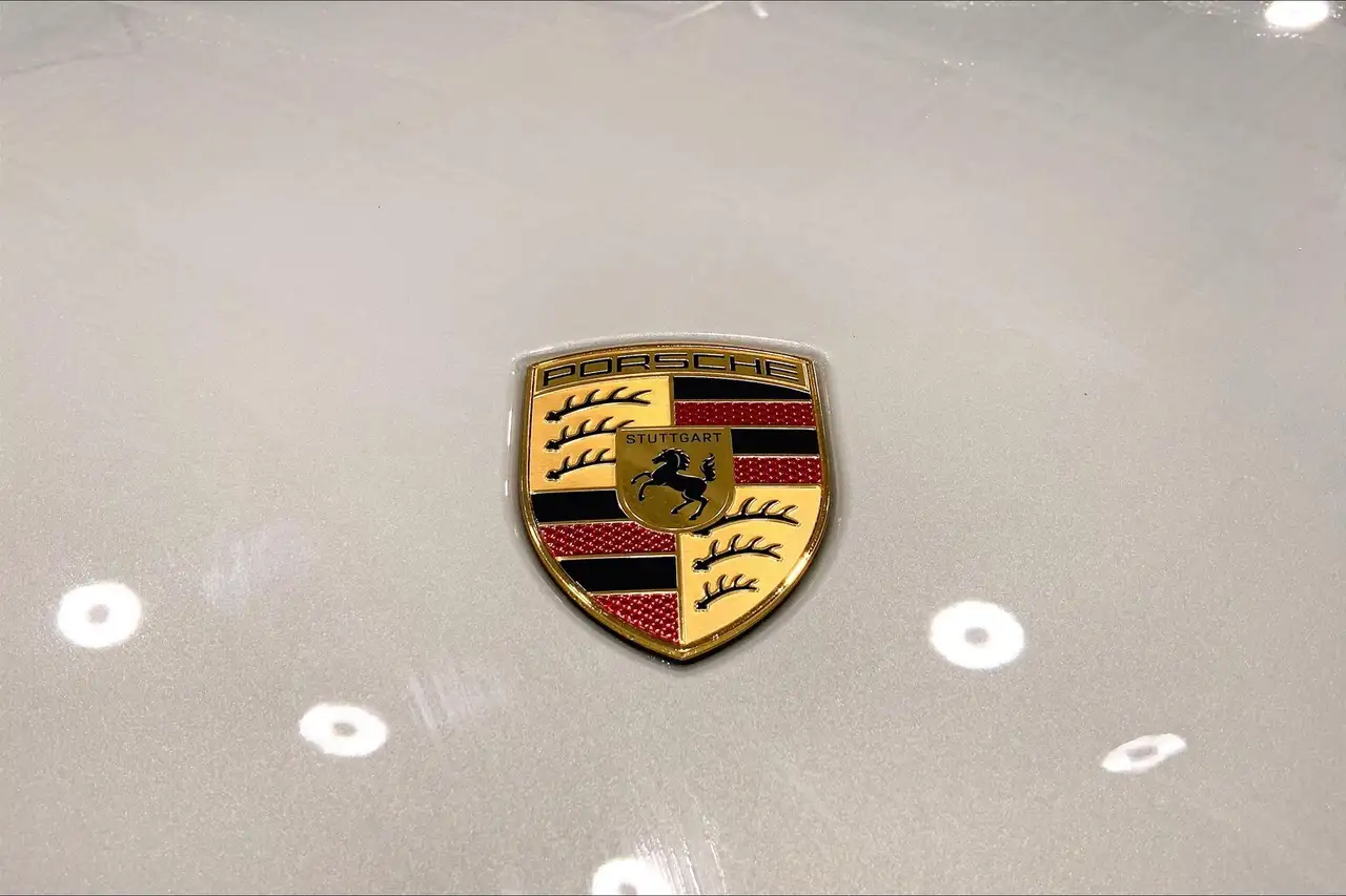 Porsche Cayenne снимка Porsche Cayenne