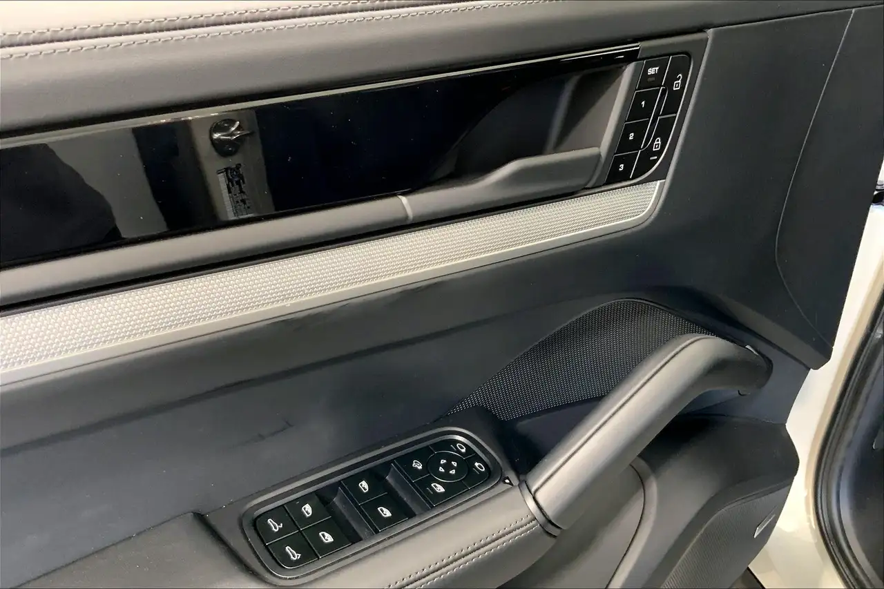 Porsche Cayenne снимка Porsche Cayenne