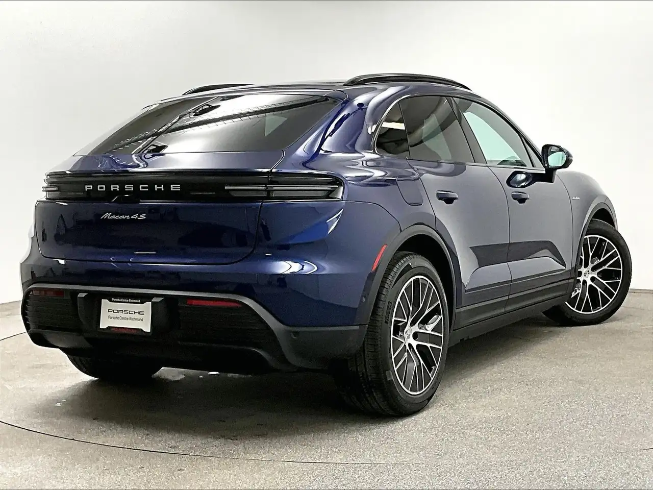 Porsche Macan photo Porsche Macan