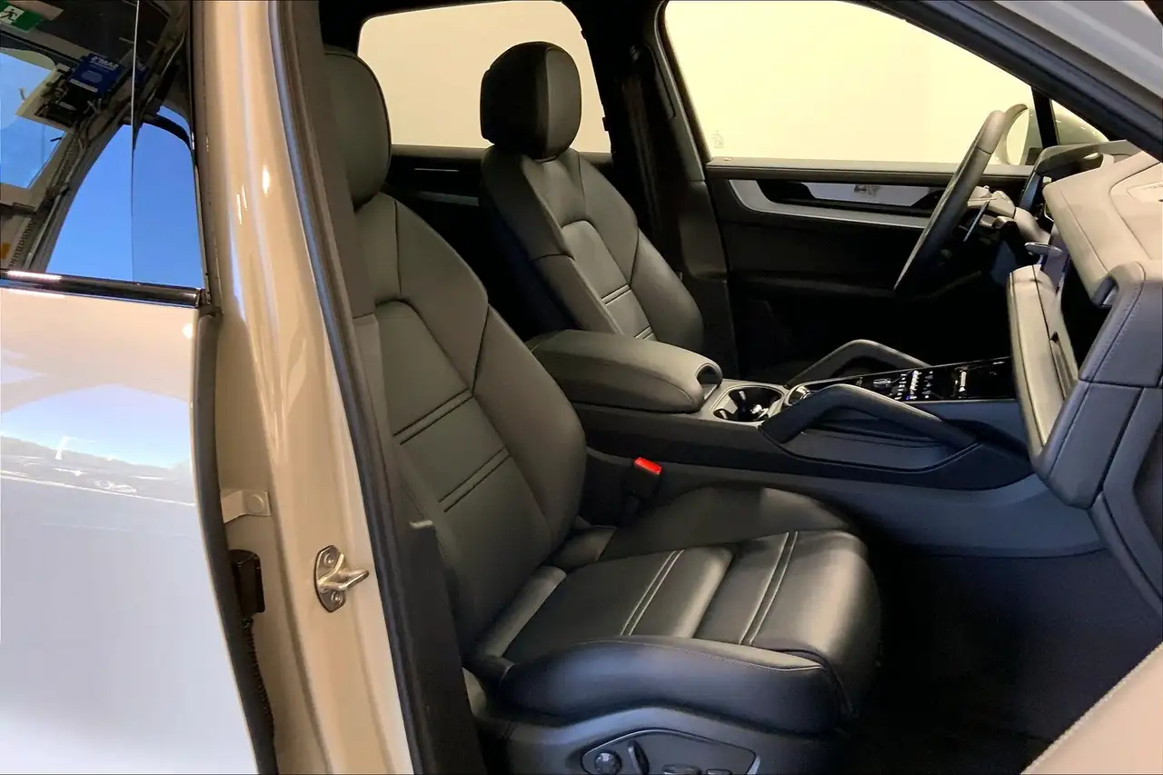 Porsche Cayenne снимка Porsche Cayenne