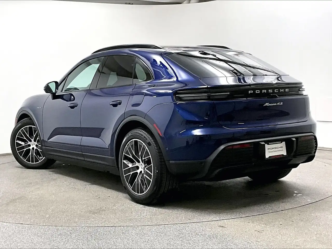 Porsche Macan photo Porsche Macan