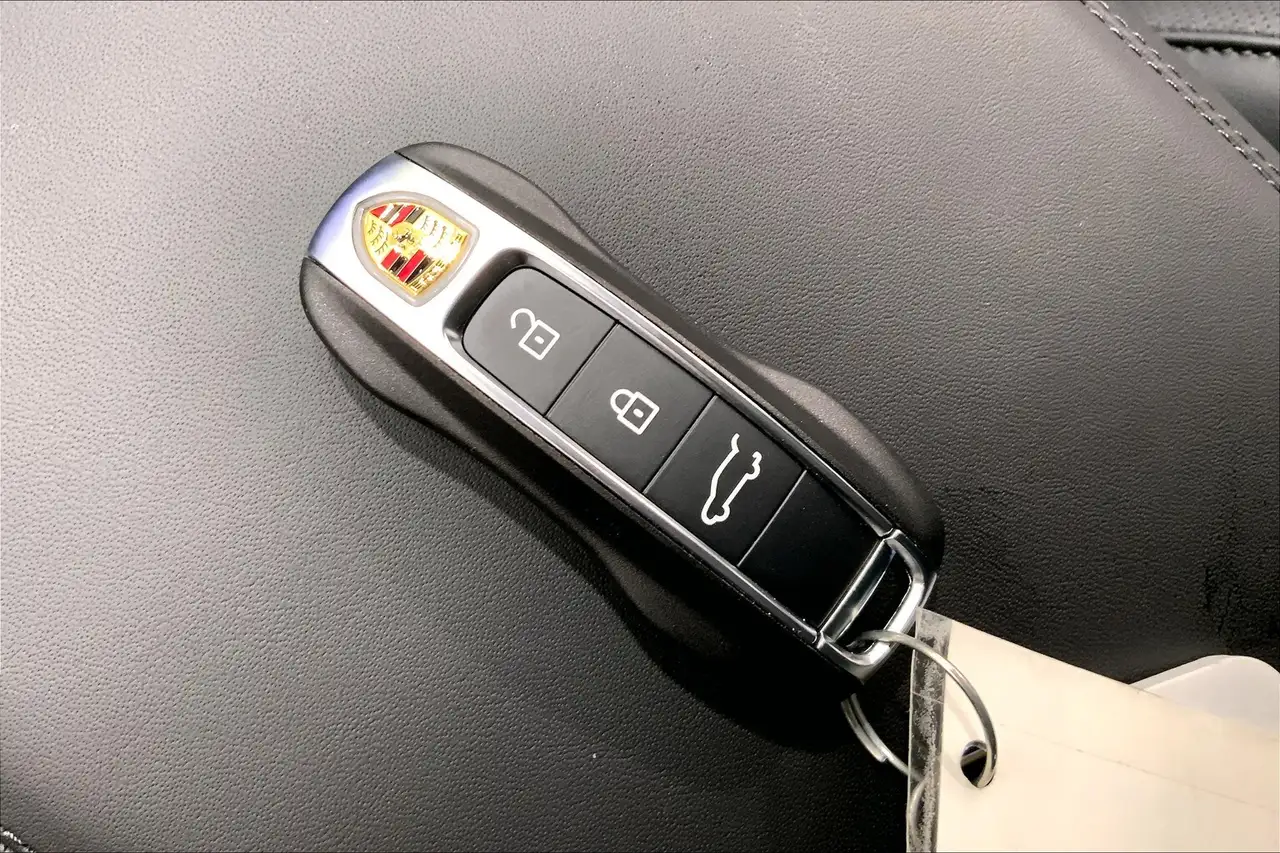 Porsche Cayenne снимка Porsche Cayenne