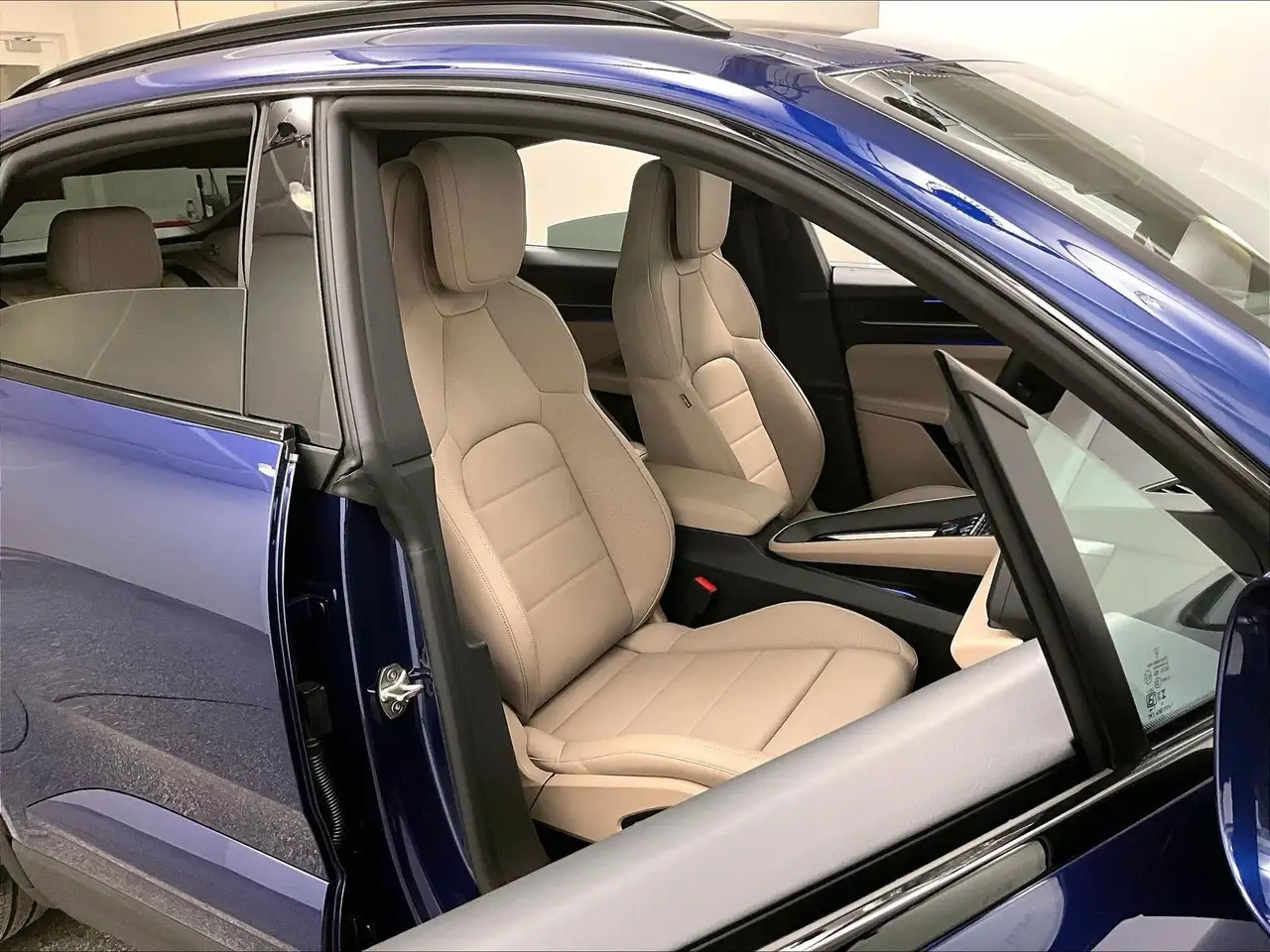 Porsche Macan photo Porsche Macan