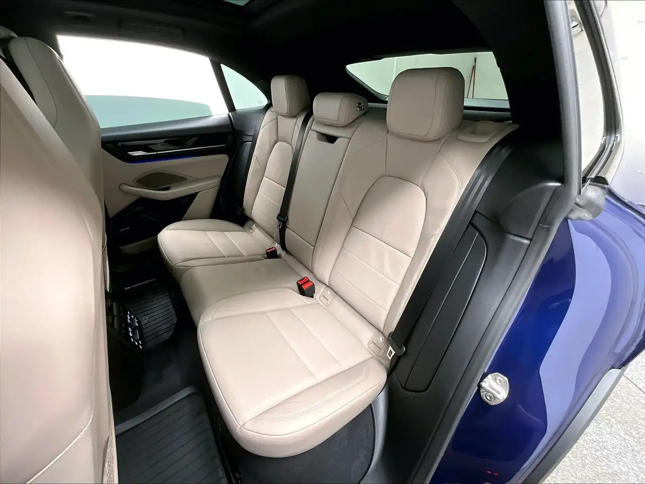 Porsche Macan photo Porsche Macan