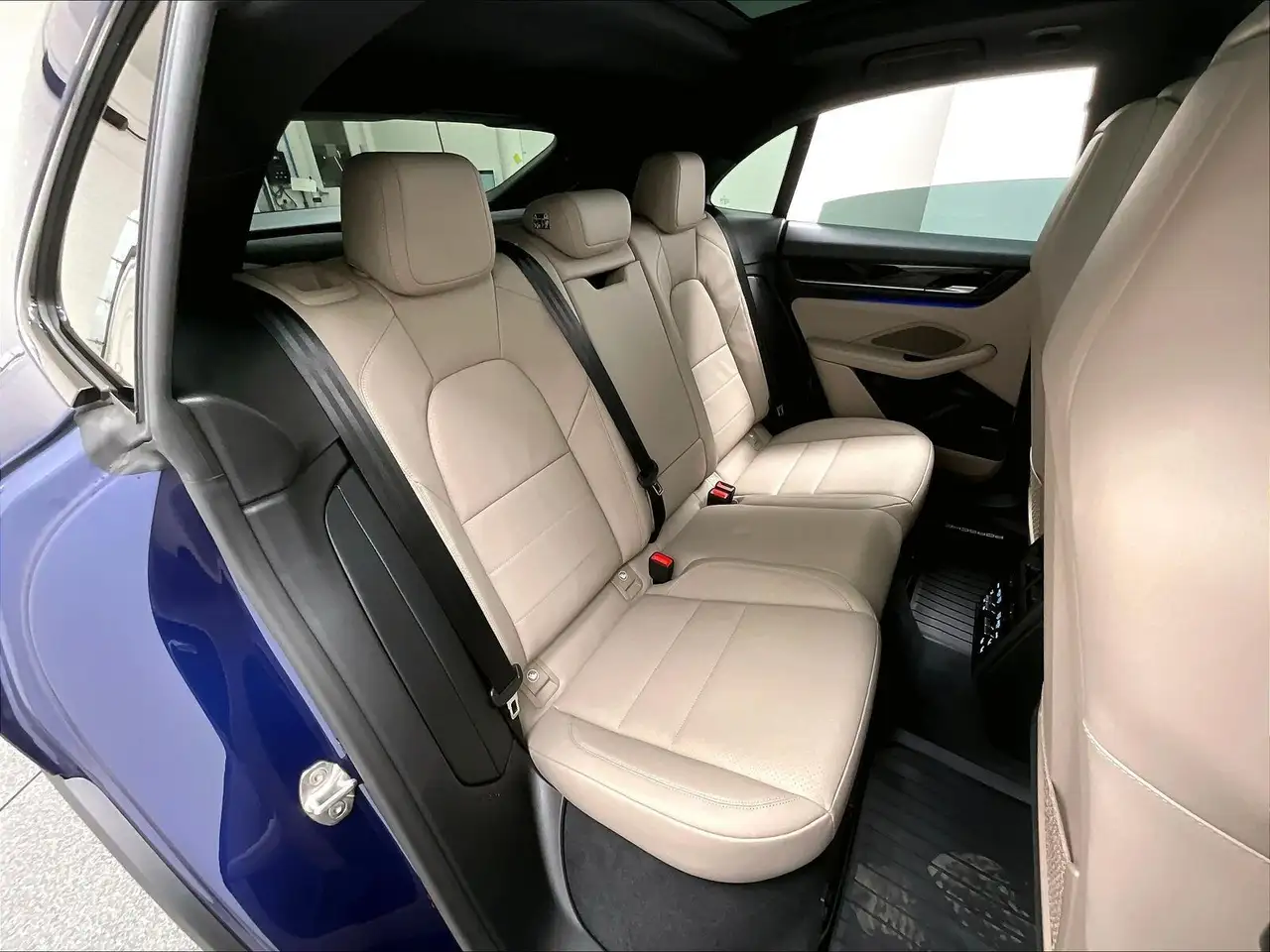 Porsche Macan photo Porsche Macan