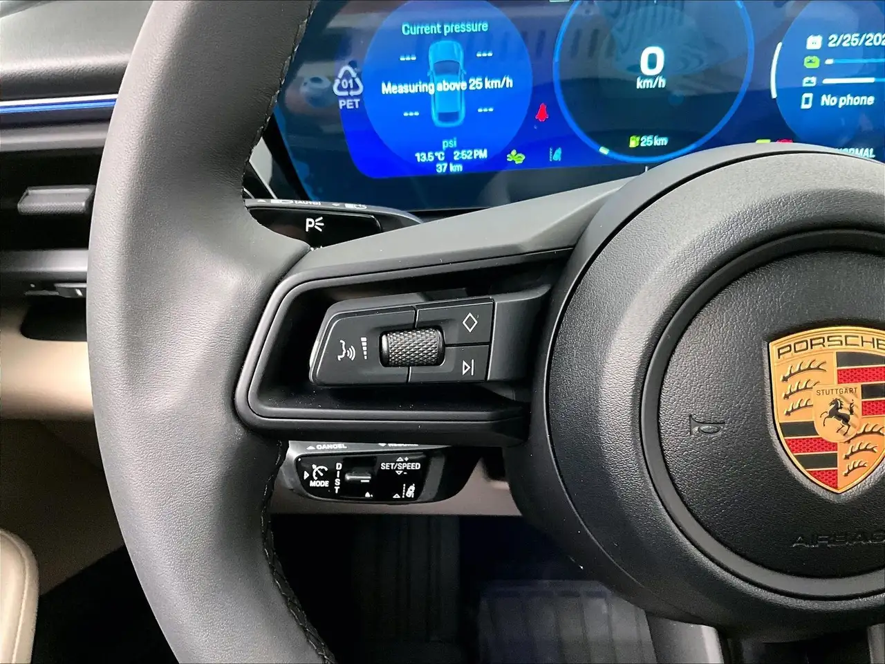 Porsche Macan photo Porsche Macan