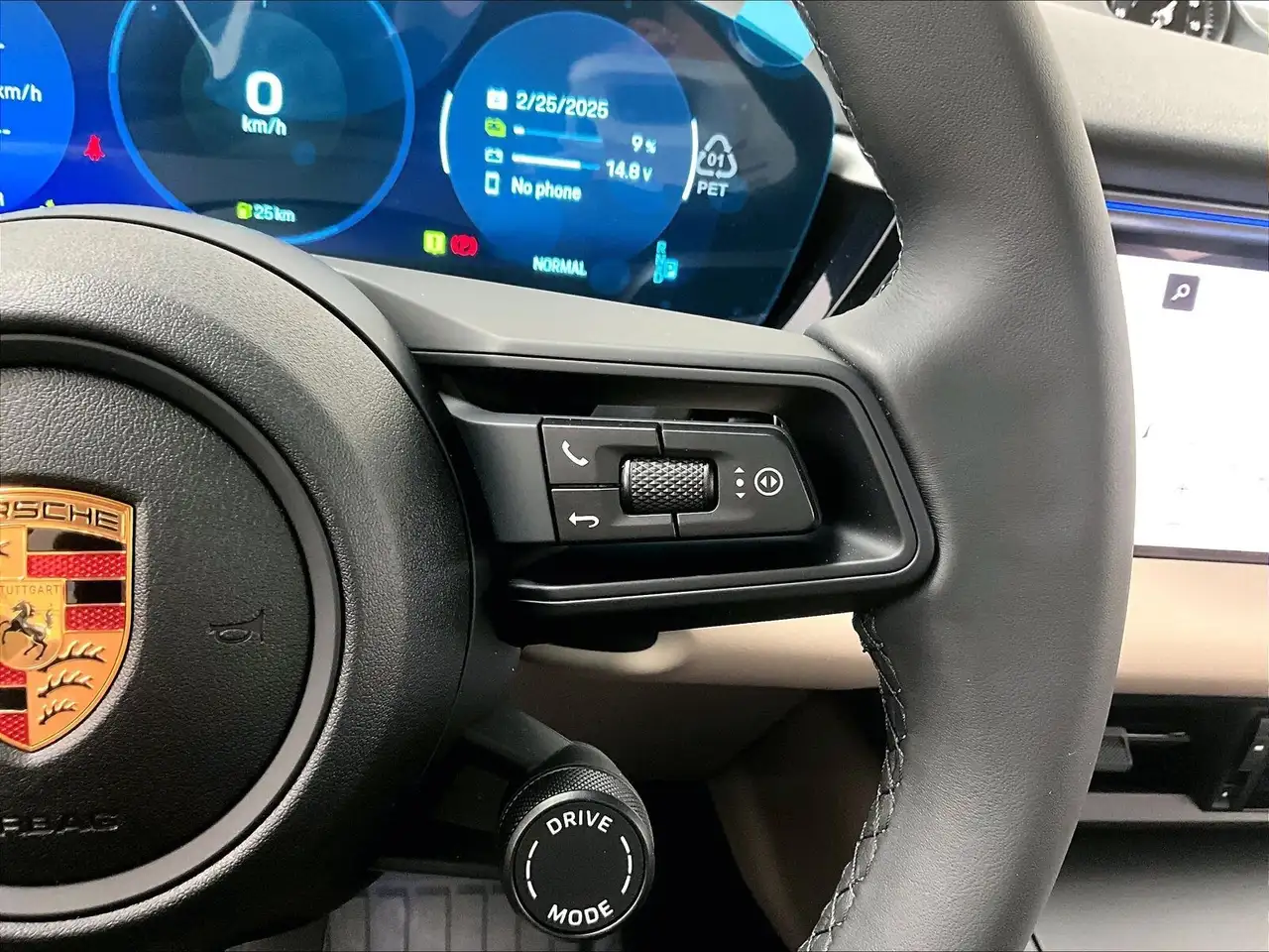 Porsche Macan photo Porsche Macan