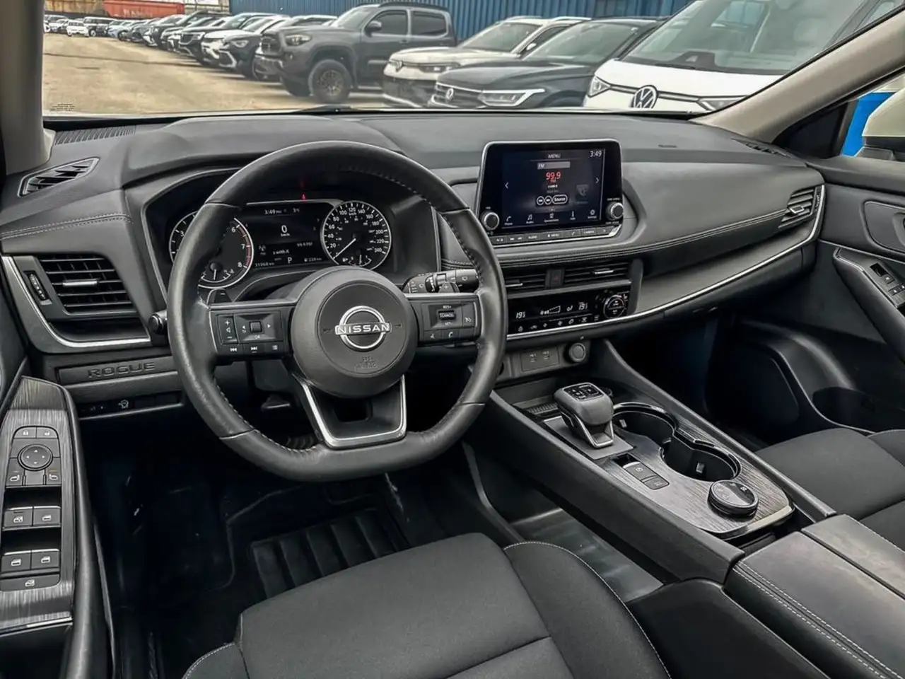 Nissan Rogue снимка Nissan Rogue