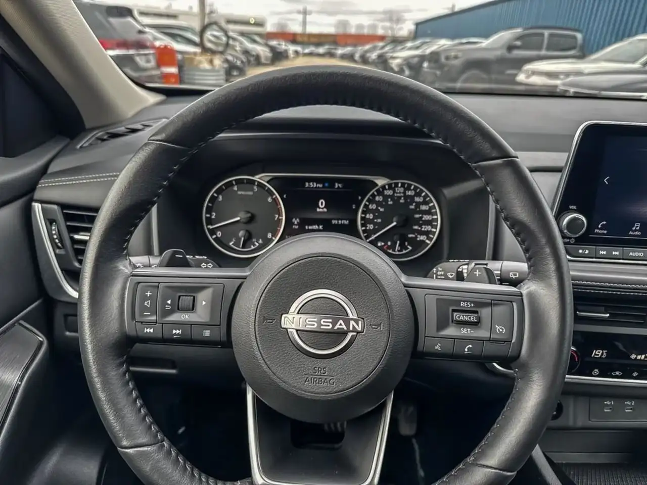 Nissan Rogue снимка Nissan Rogue