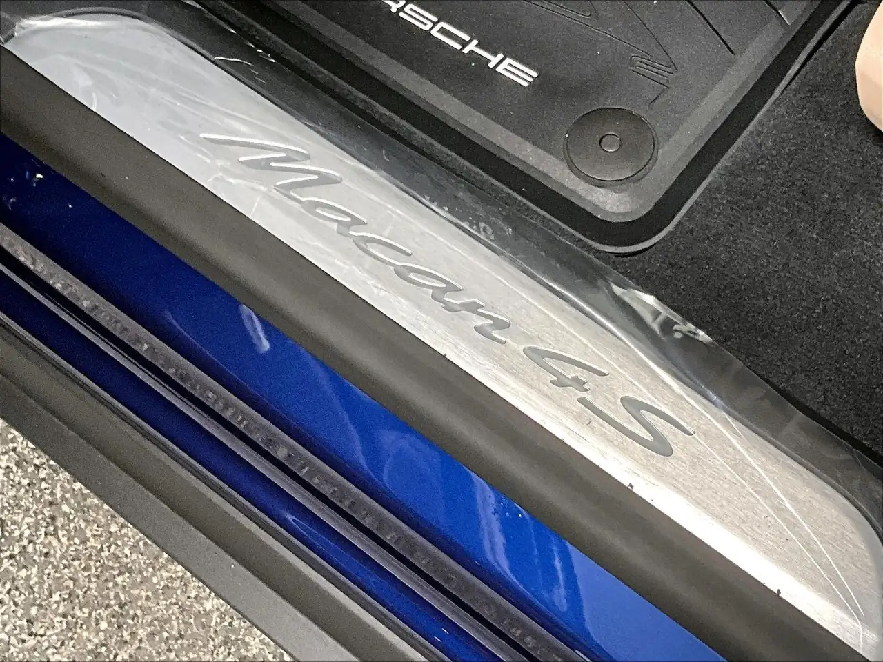 Porsche Macan photo Porsche Macan