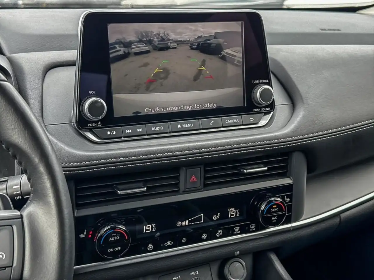 Nissan Rogue снимка Nissan Rogue