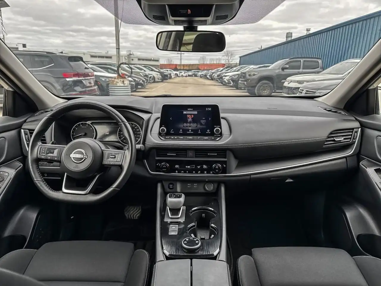 Nissan Rogue снимка Nissan Rogue