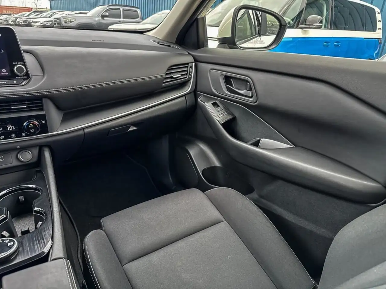 Nissan Rogue снимка Nissan Rogue