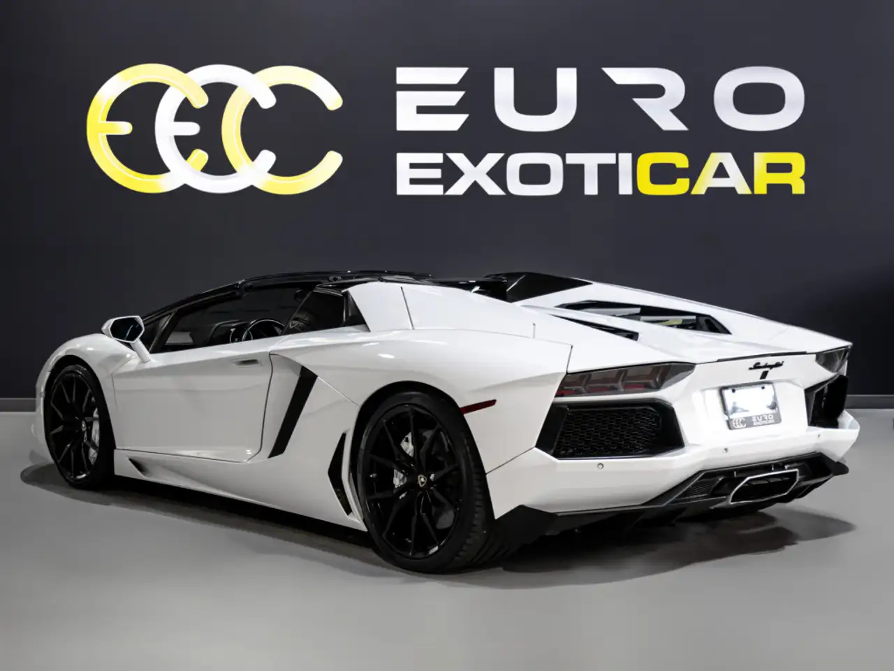 Lamborghini Aventador снимка Lamborghini Aventador