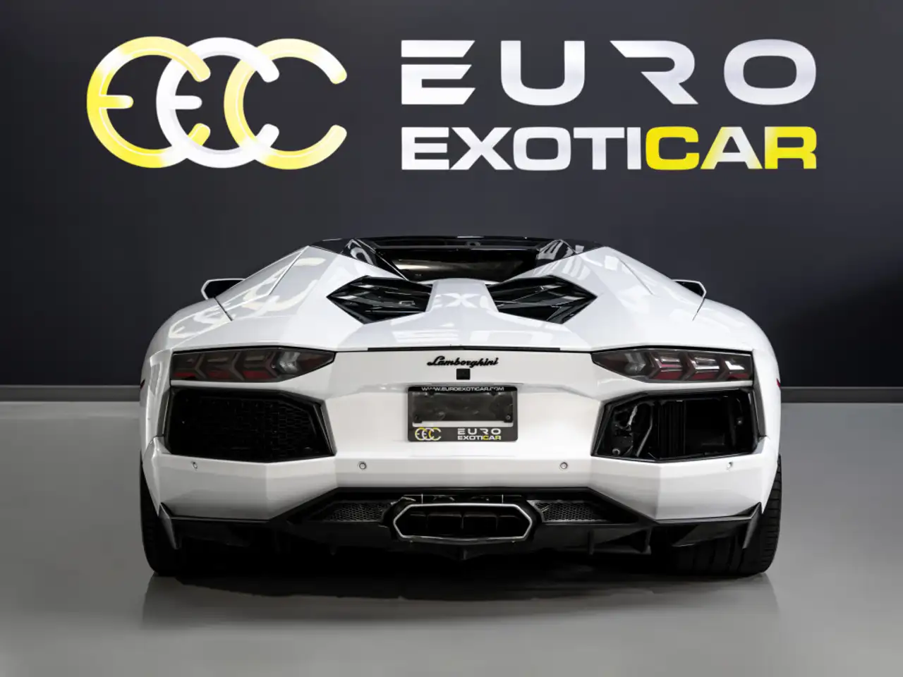 Lamborghini Aventador снимка Lamborghini Aventador