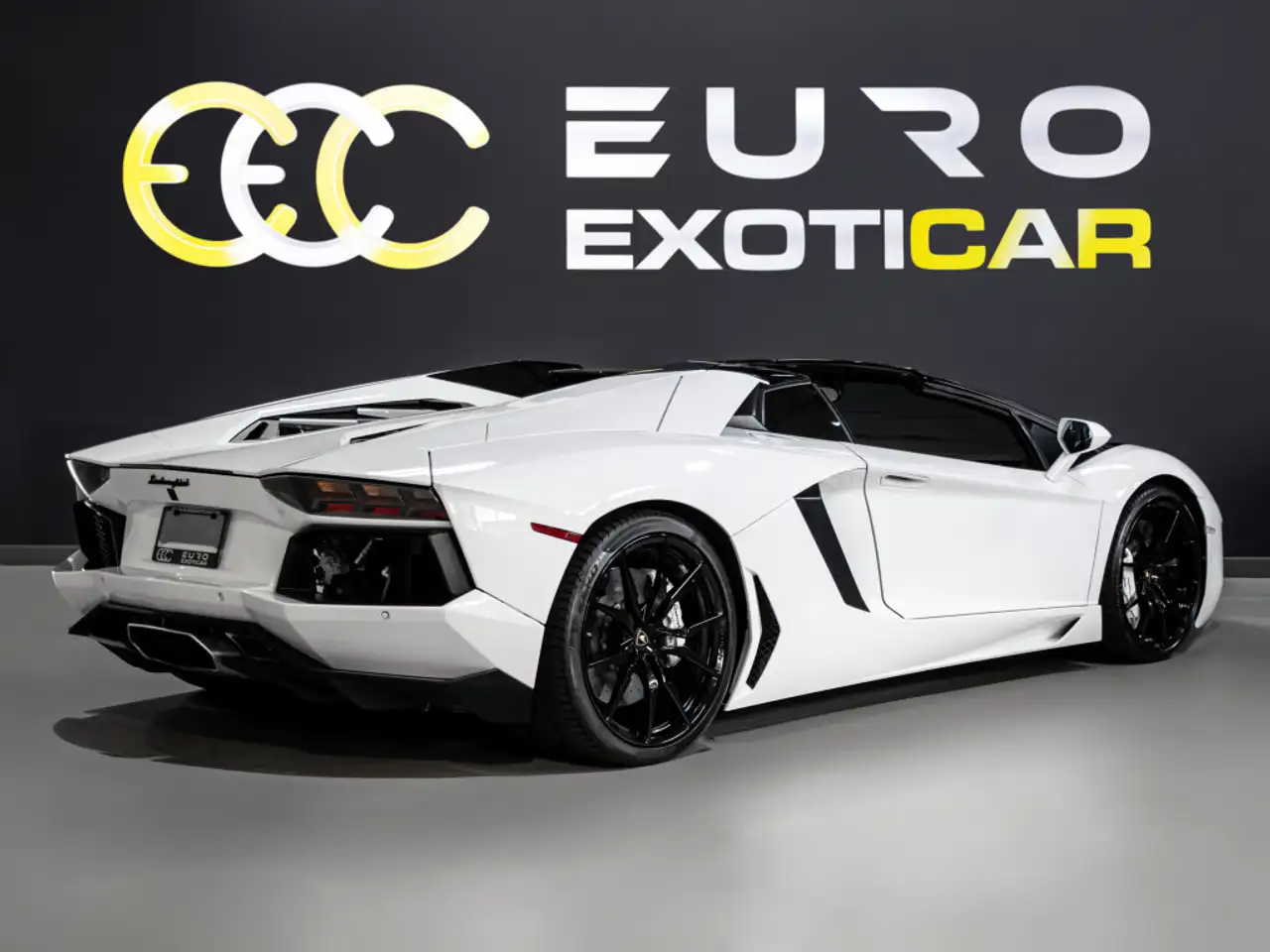Lamborghini Aventador снимка Lamborghini Aventador