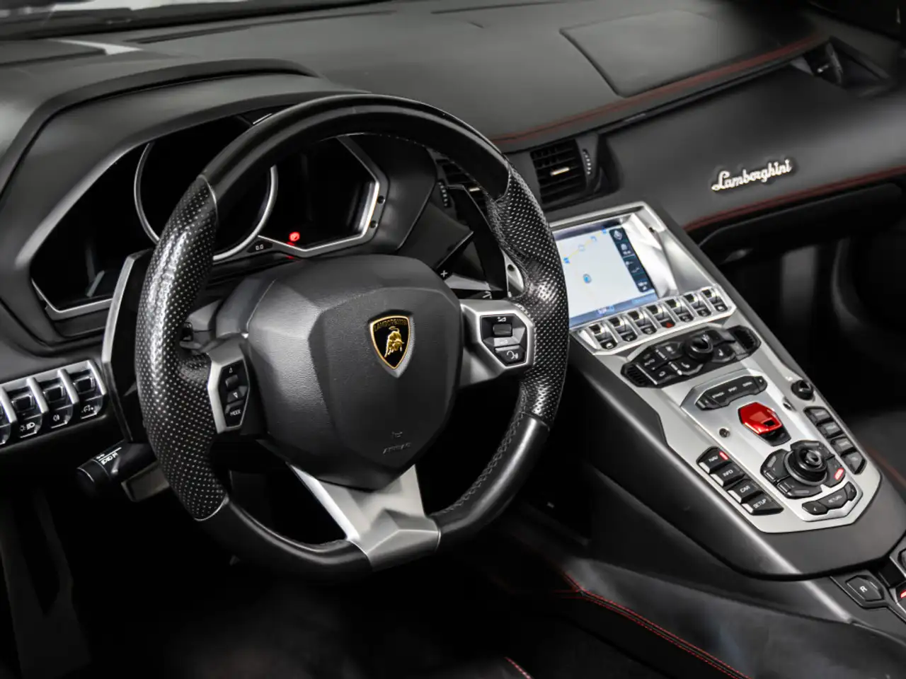 Lamborghini Aventador снимка Lamborghini Aventador
