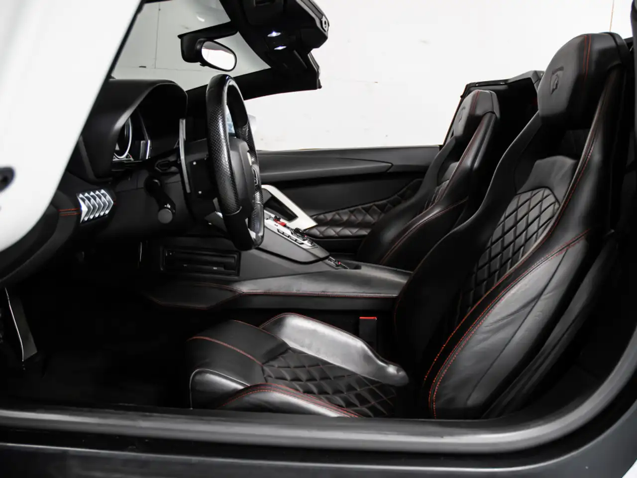 Lamborghini Aventador снимка Lamborghini Aventador