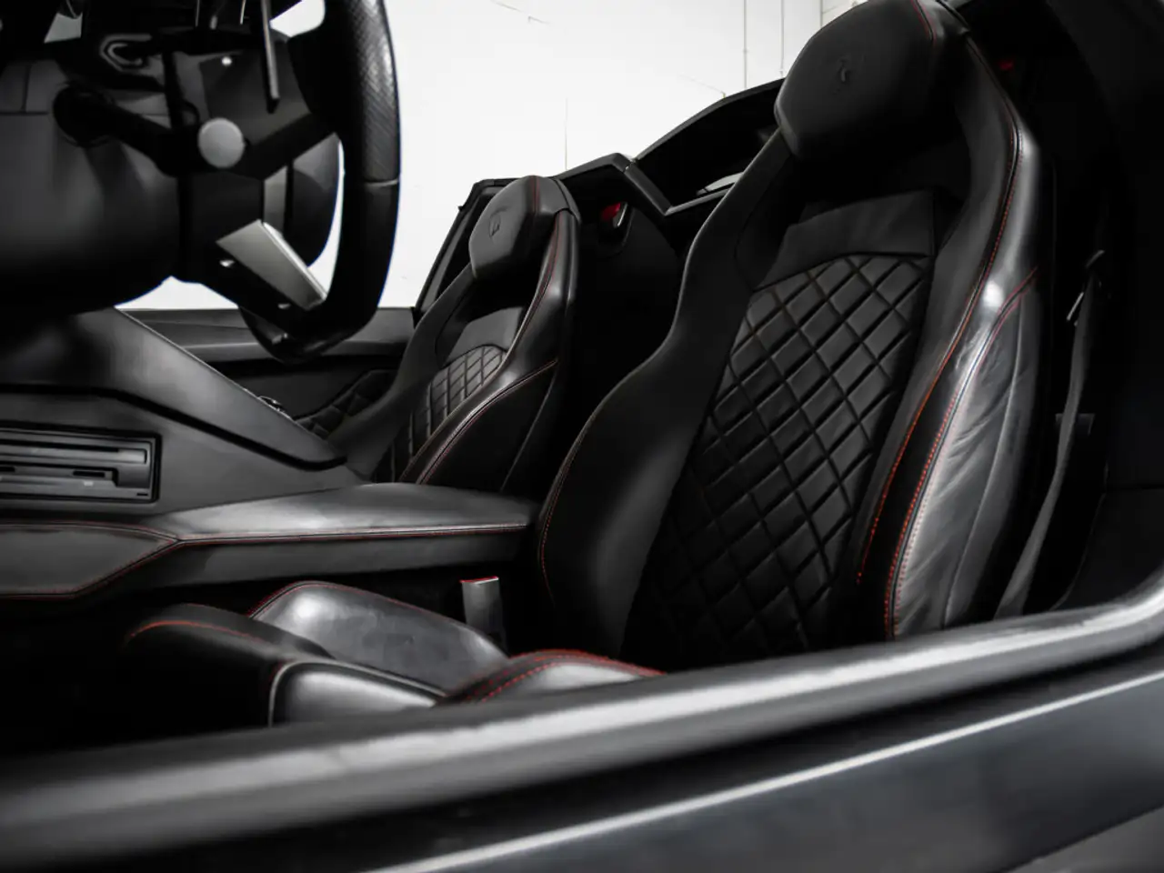 Lamborghini Aventador снимка Lamborghini Aventador