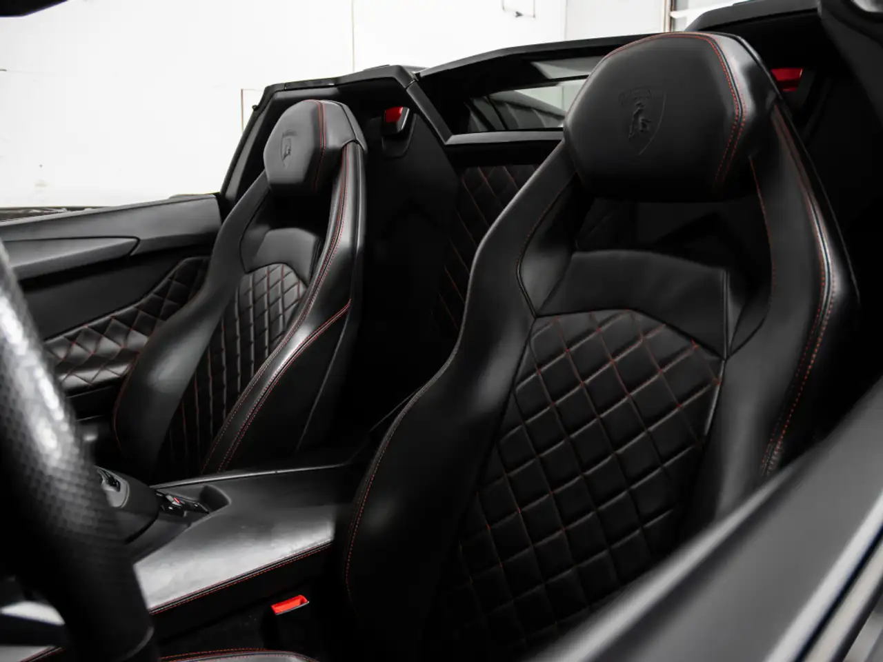 Lamborghini Aventador снимка Lamborghini Aventador