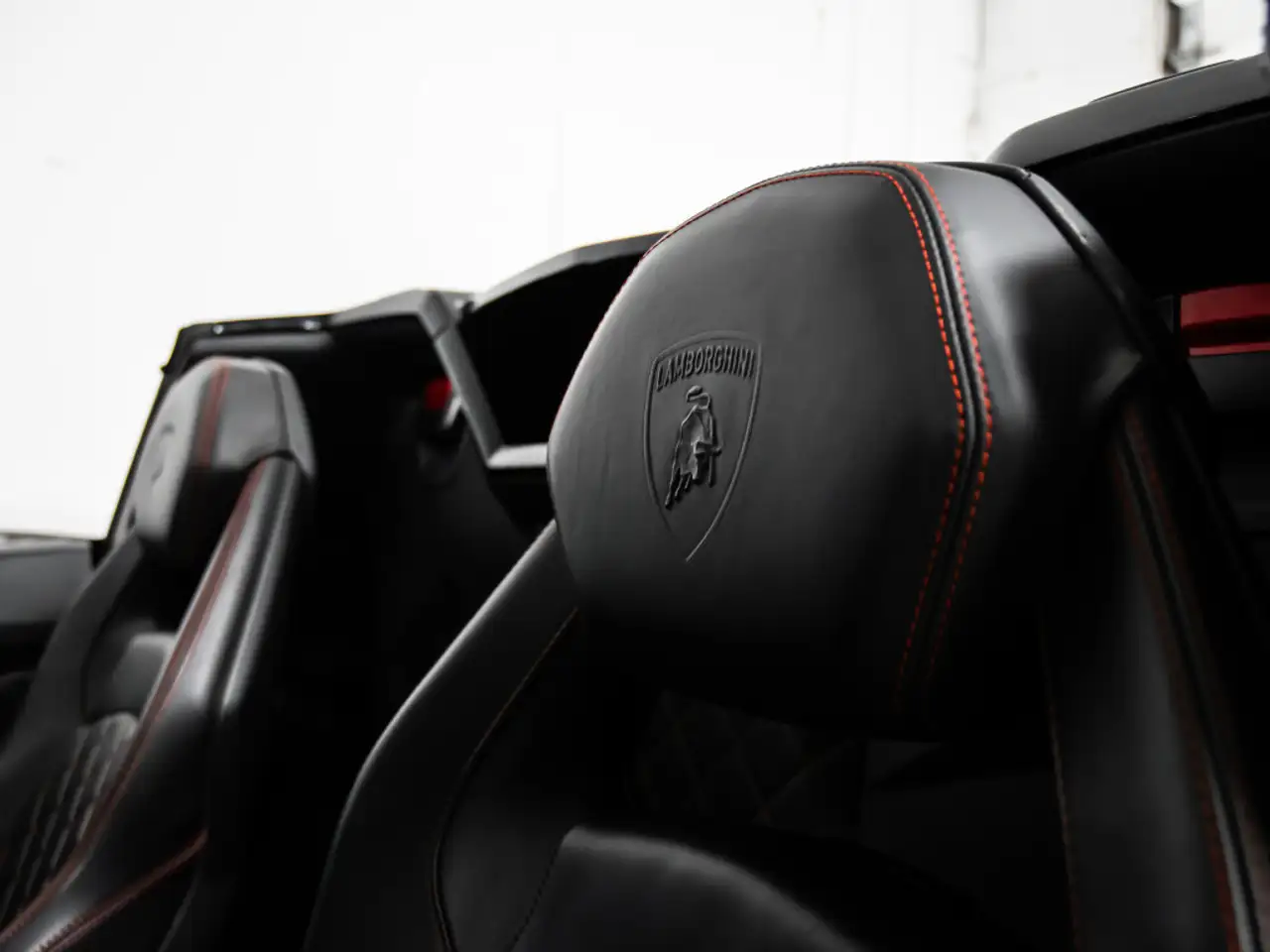 Lamborghini Aventador снимка Lamborghini Aventador