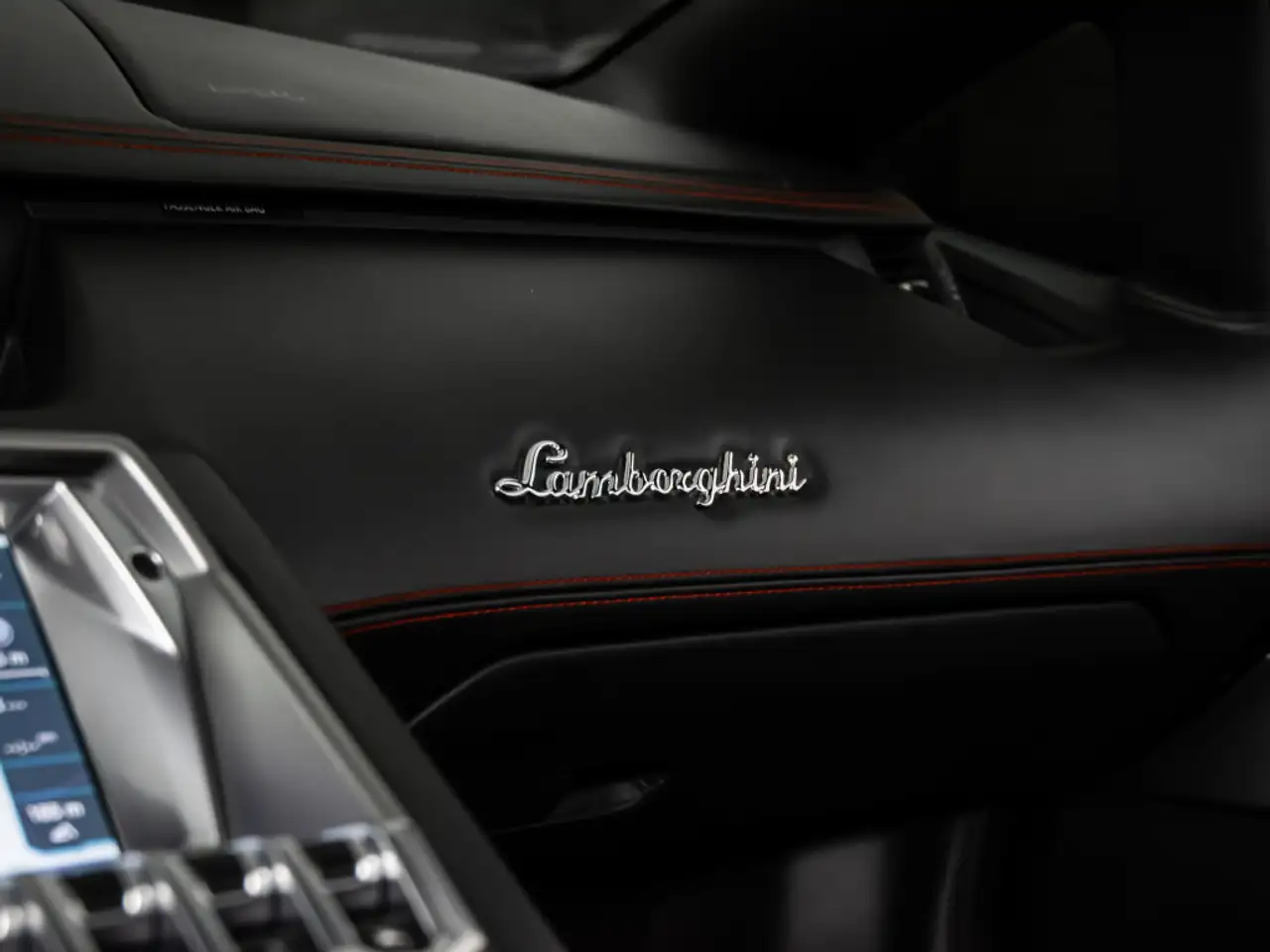 Lamborghini Aventador снимка Lamborghini Aventador