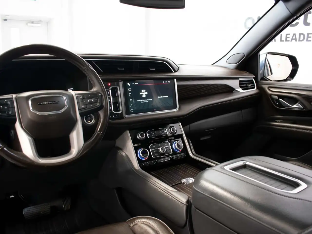 GMC Yukon снимка GMC Yukon