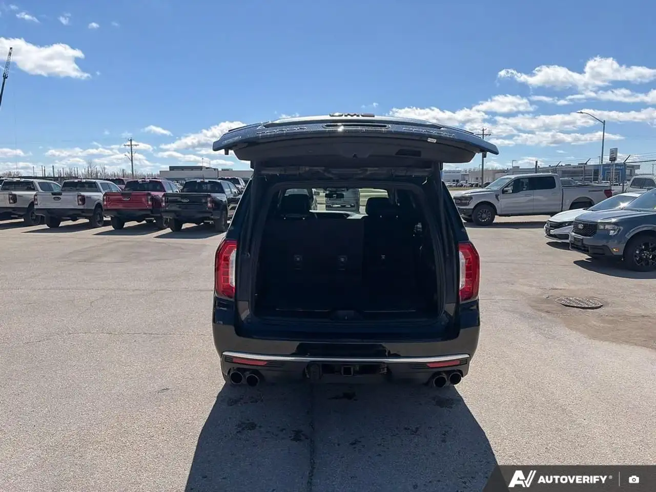 GMC Yukon photo GMC Yukon