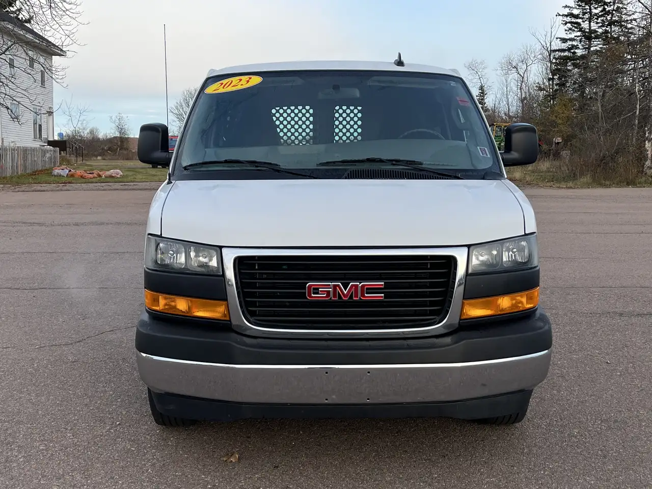GMC Savana снимка GMC Savana