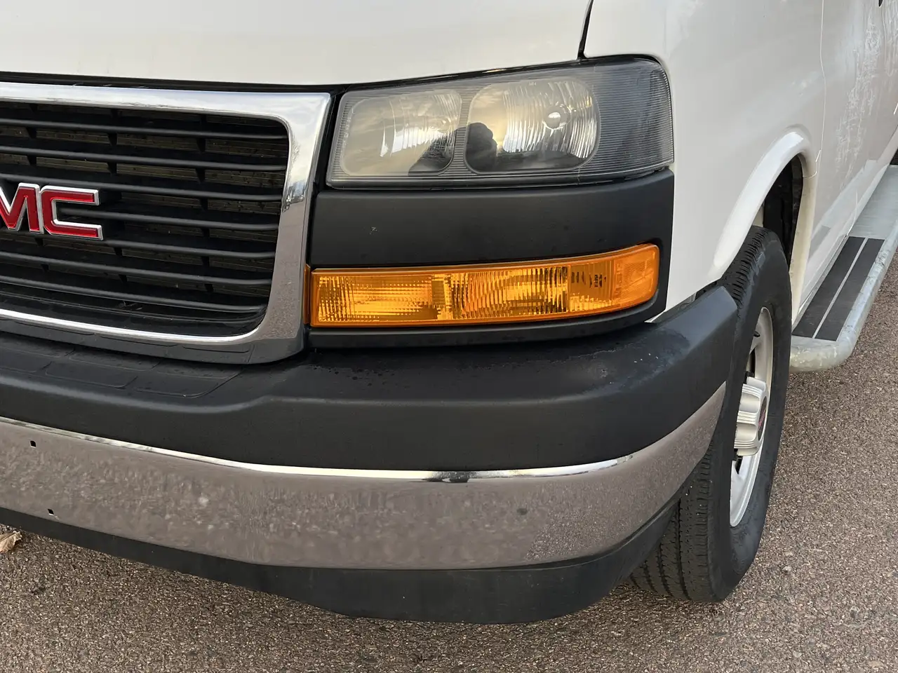 GMC Savana снимка GMC Savana