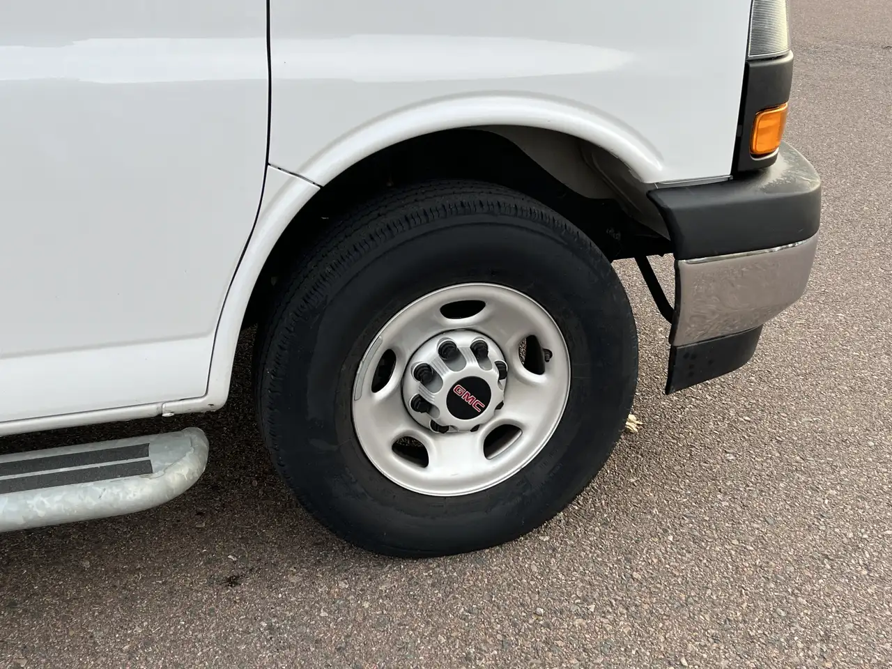 GMC Savana снимка GMC Savana