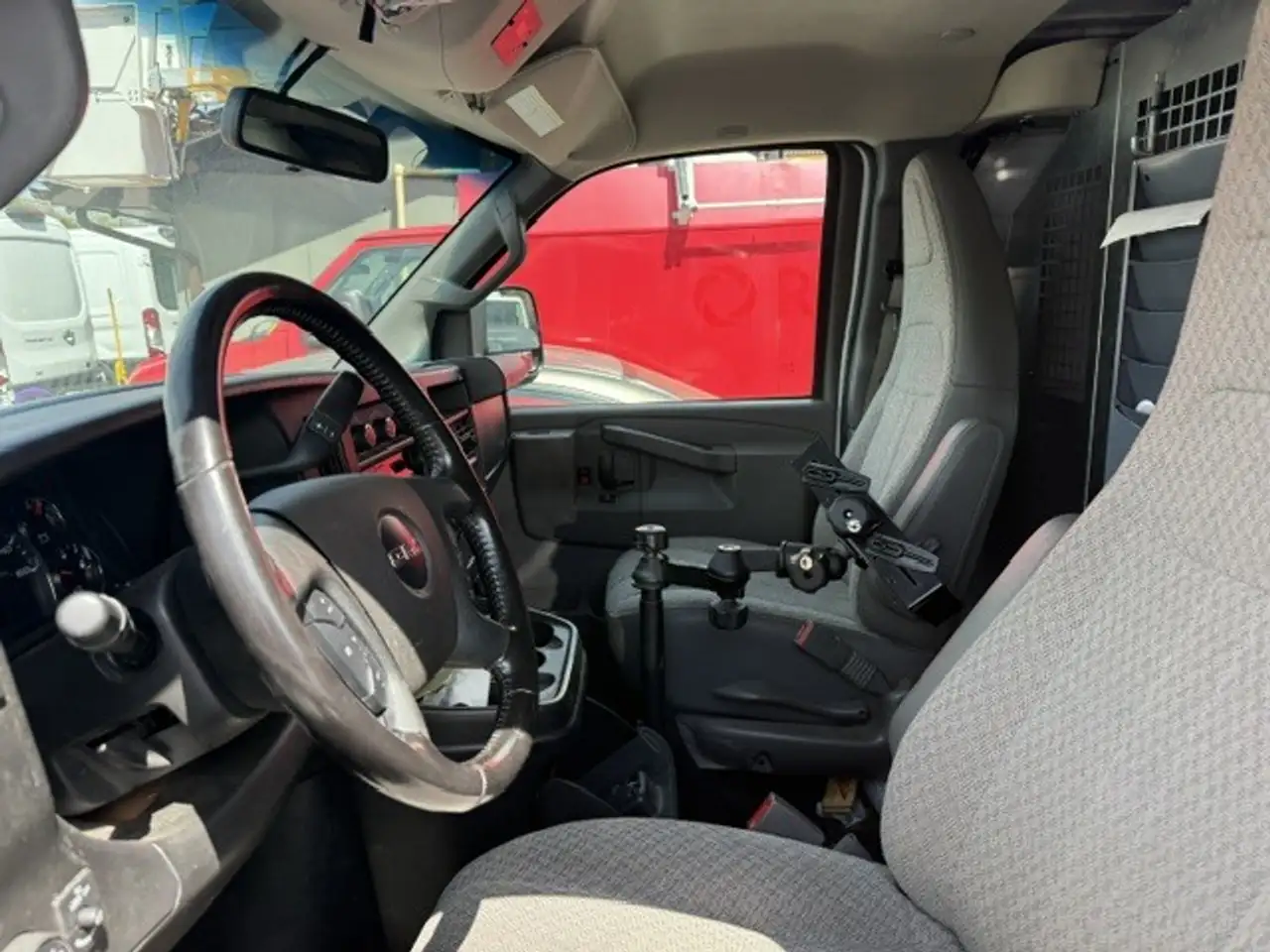 GMC Savana снимка GMC Savana