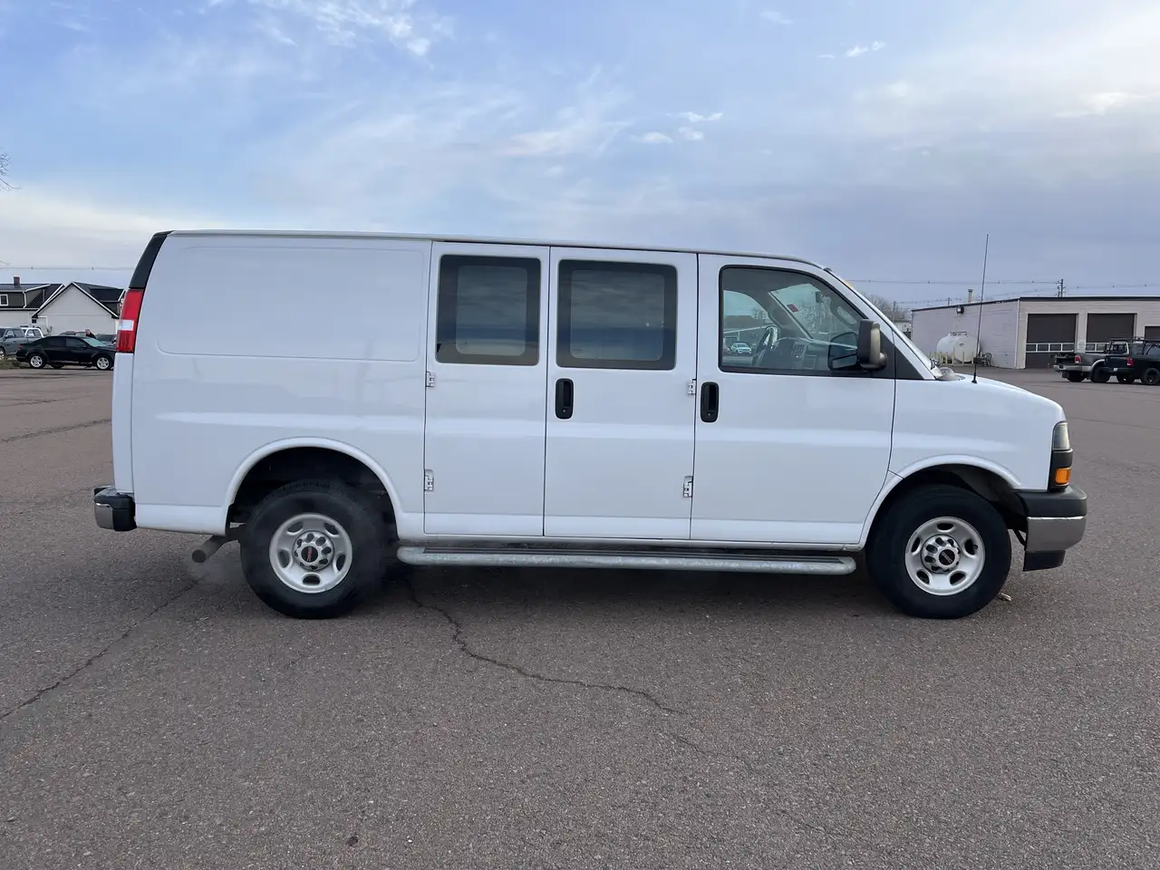 GMC Savana снимка GMC Savana