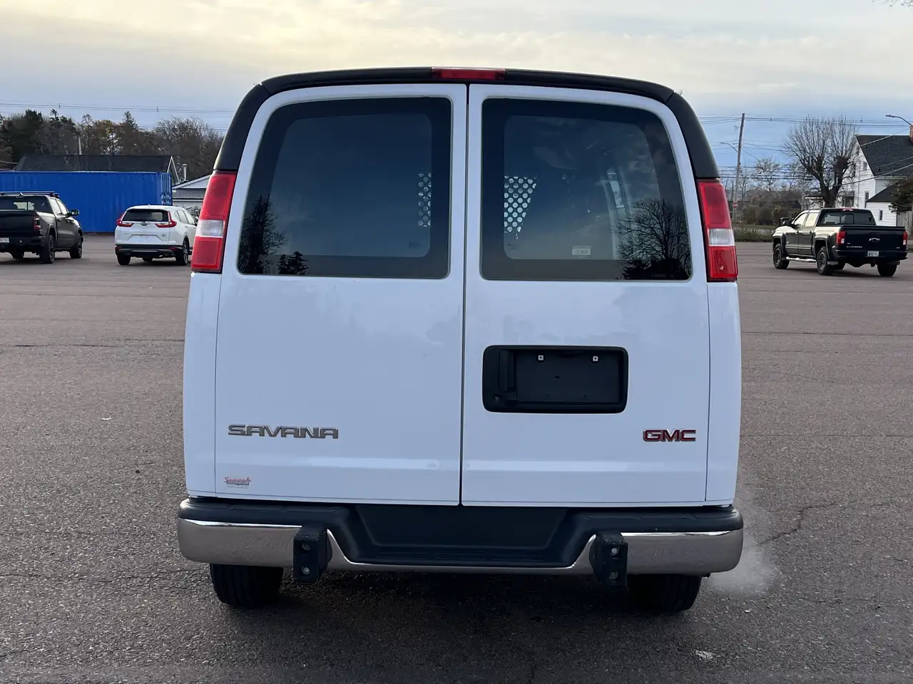 GMC Savana снимка GMC Savana
