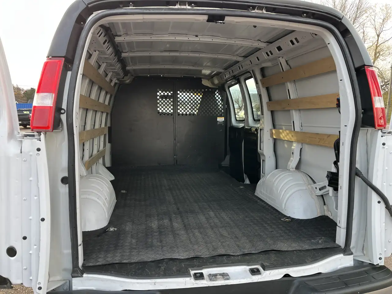 GMC Savana снимка GMC Savana