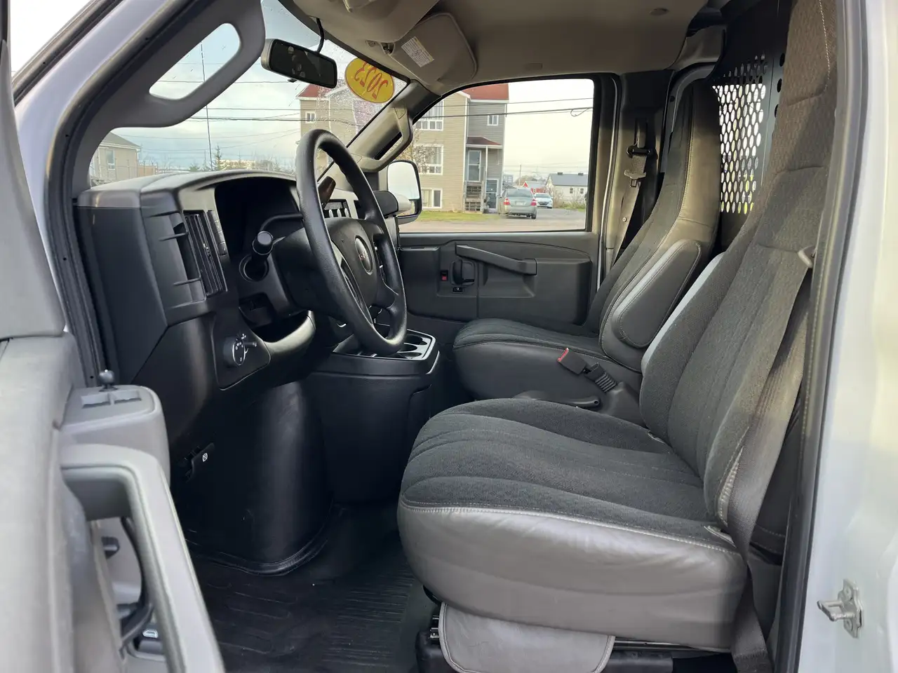 GMC Savana снимка GMC Savana