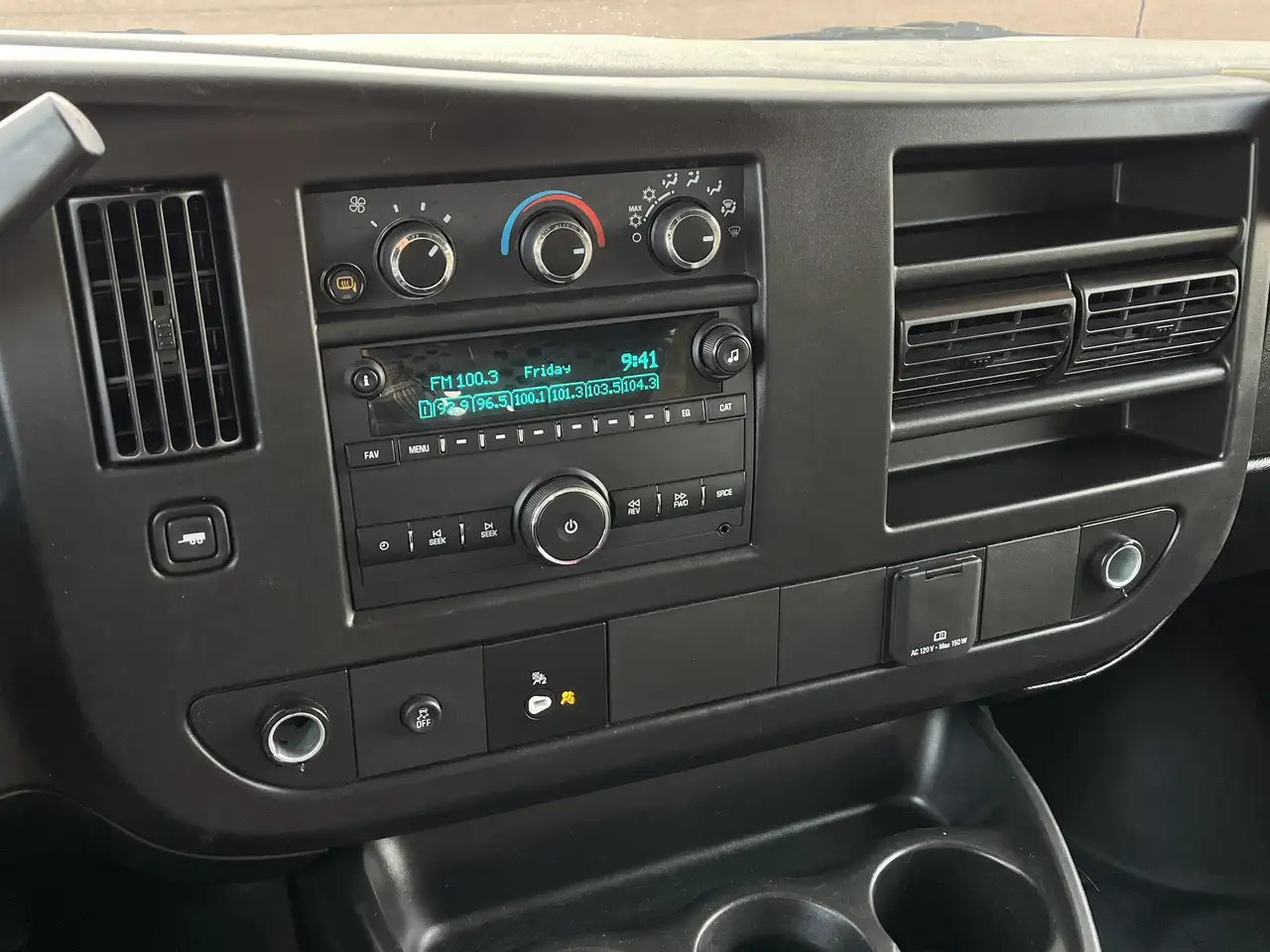 GMC Savana снимка GMC Savana