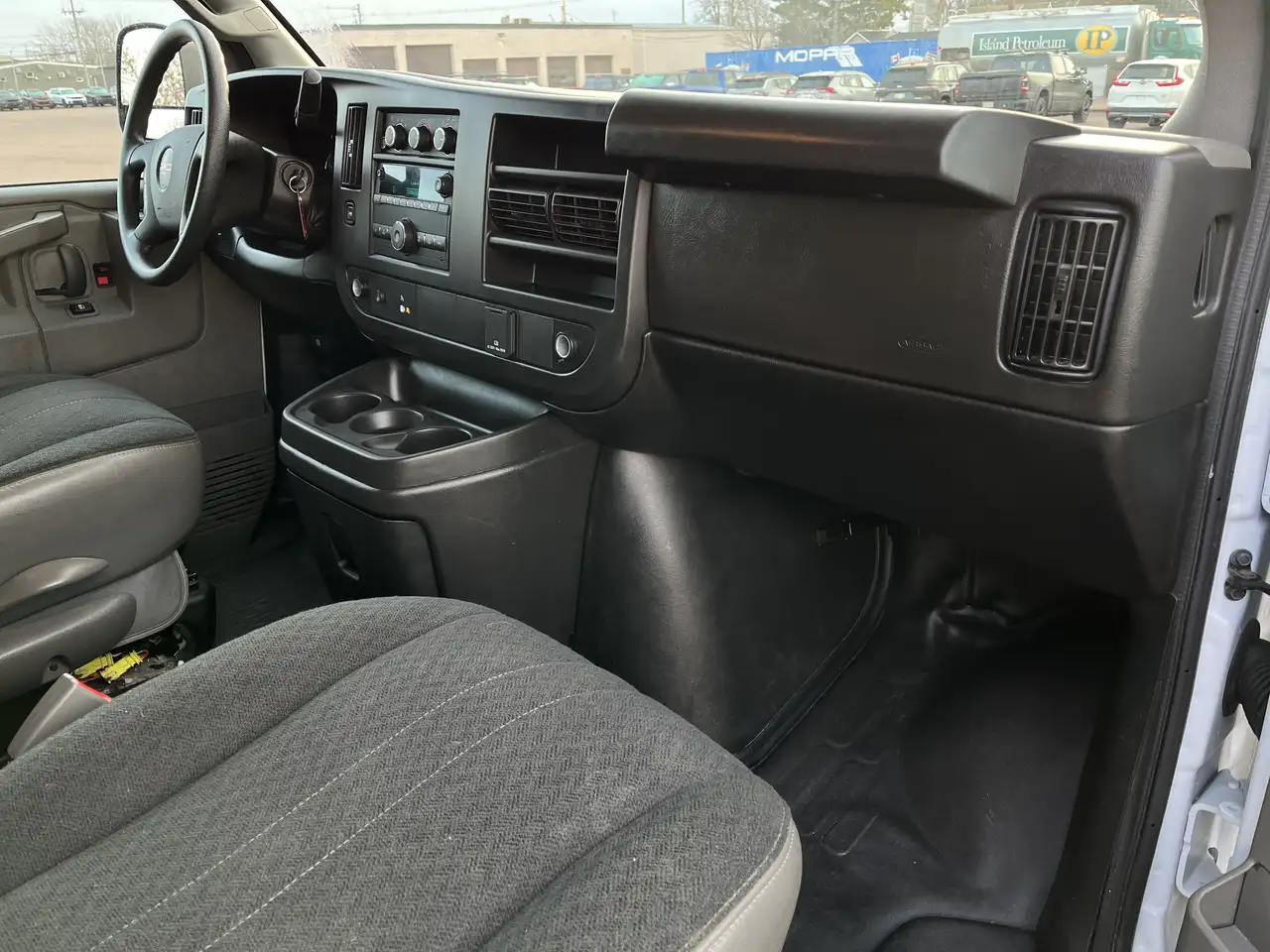 GMC Savana снимка GMC Savana