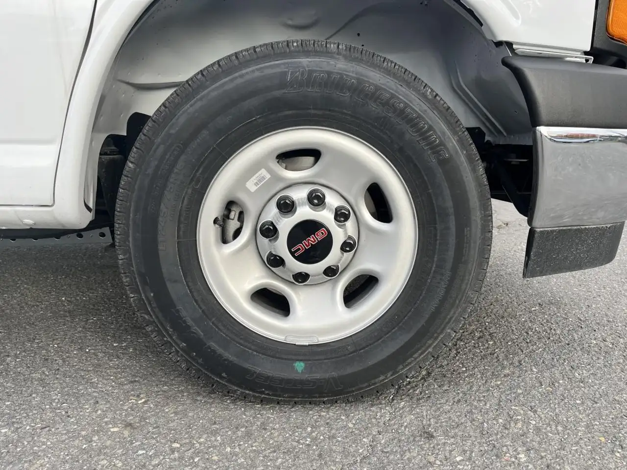 GMC Savana 3500 снимка GMC Savana 3500