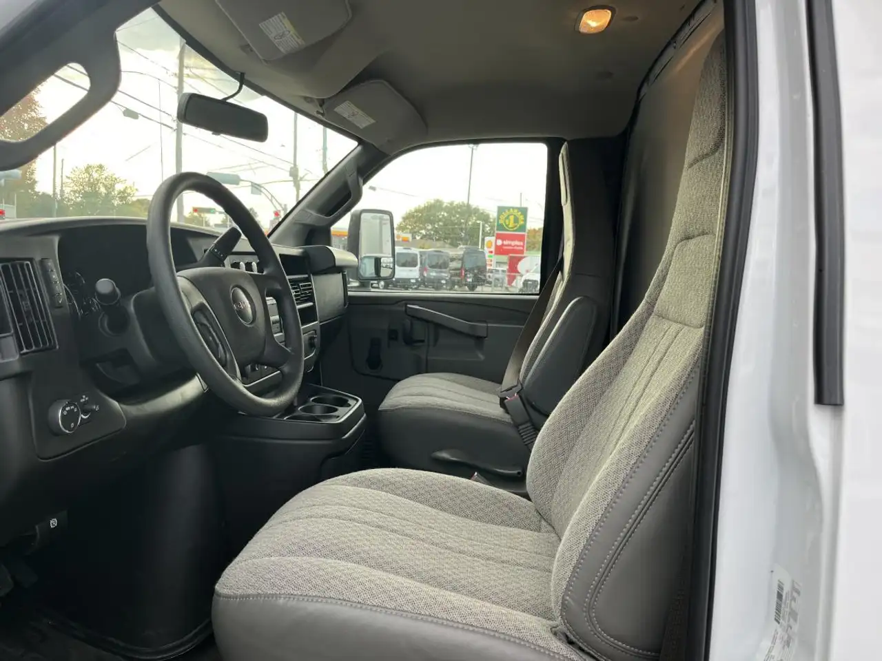 GMC Savana 3500 снимка GMC Savana 3500