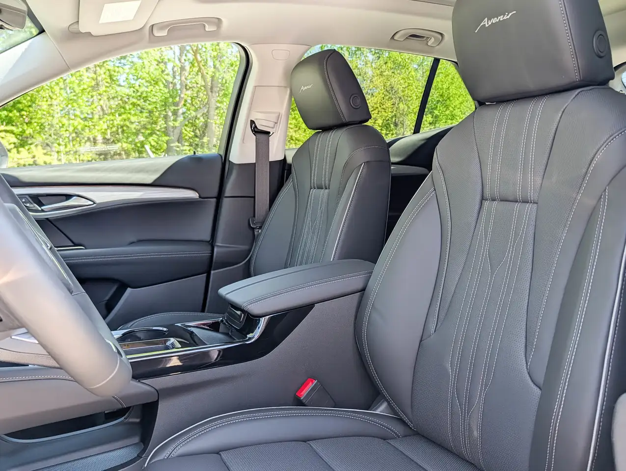 Buick Envision photo Buick Envision