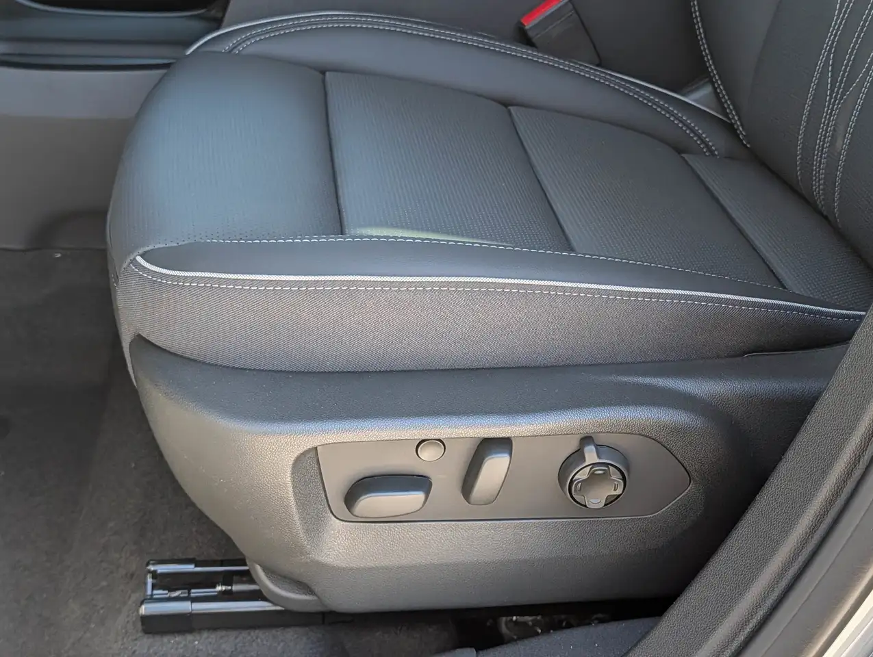 Buick Envision photo Buick Envision