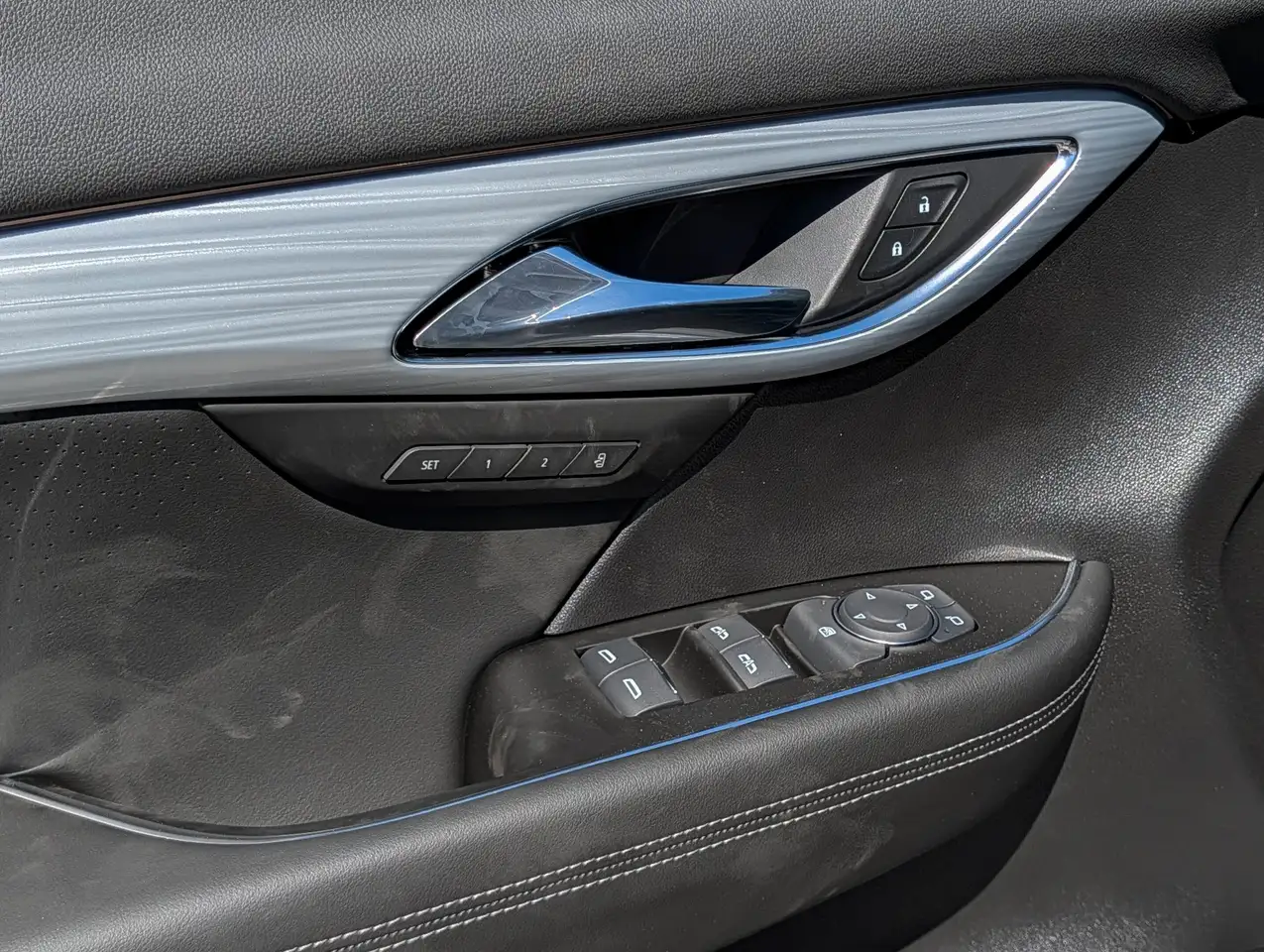 Buick Envision photo Buick Envision