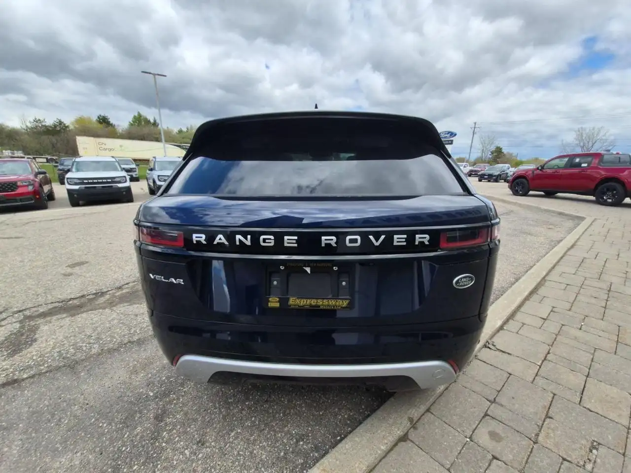 Land Rover Range Rover Velar photo Land Rover Range Rover Velar
