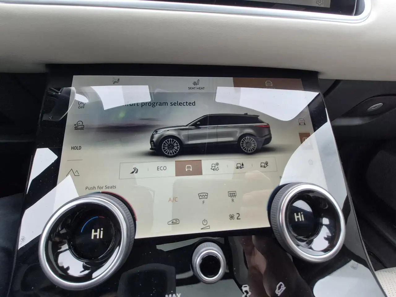 Land Rover Range Rover Velar photo Land Rover Range Rover Velar