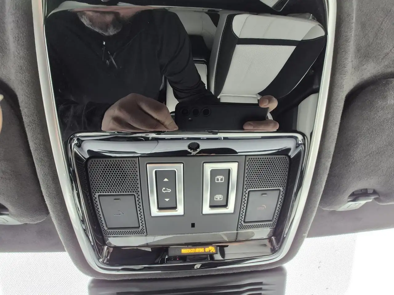 Land Rover Range Rover Velar photo Land Rover Range Rover Velar