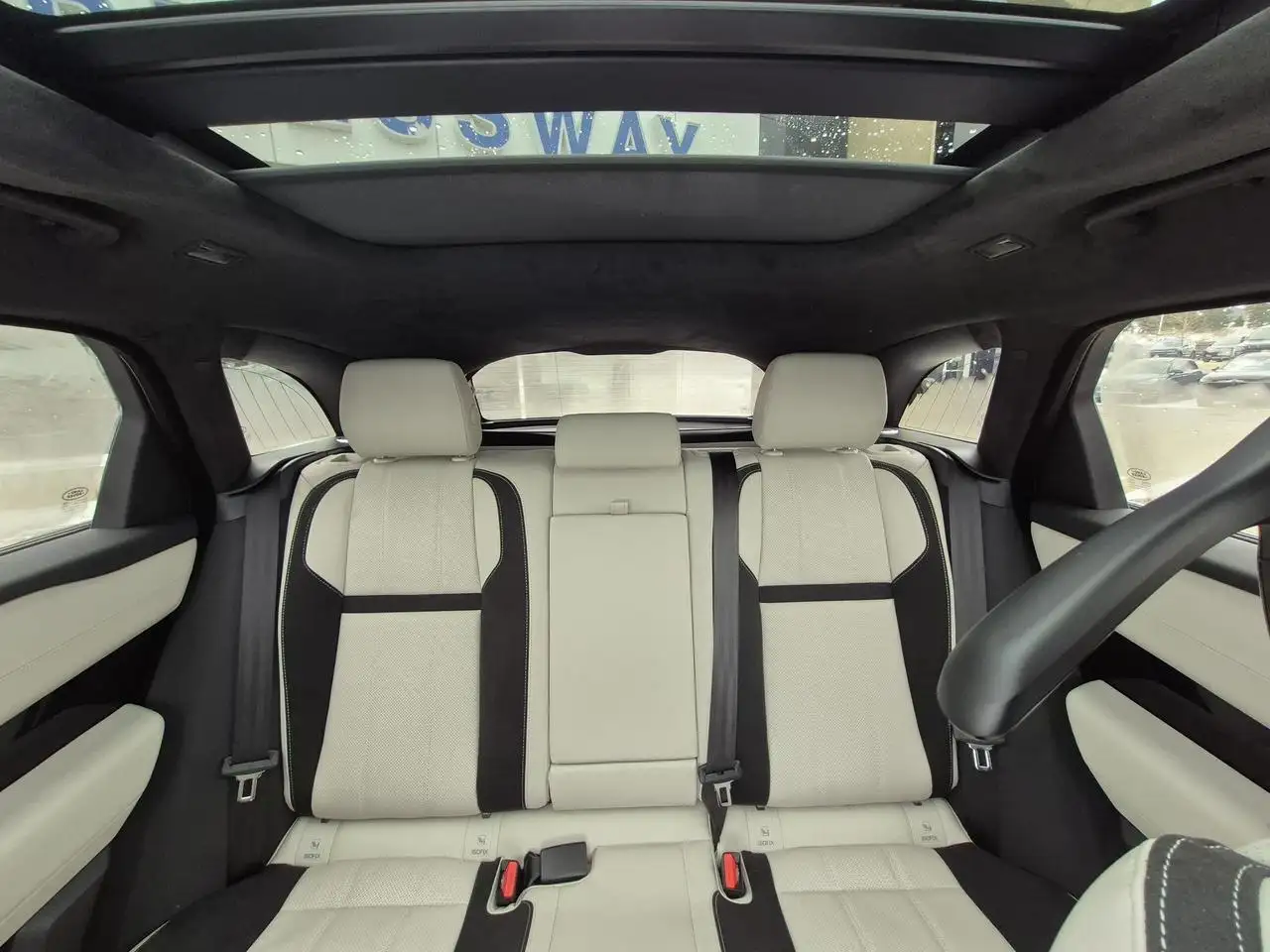 Land Rover Range Rover Velar photo Land Rover Range Rover Velar